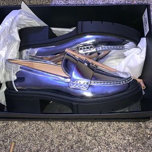 🚨SOLD🚨Coach Shine collection metallic silver loafers 7.5 women’s